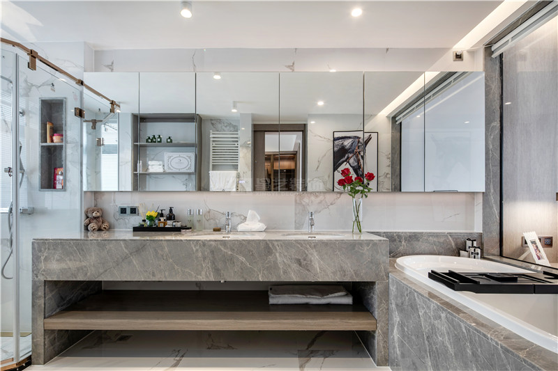 華發(fā)國賓壹號120平衛(wèi)生間裝修實景圖