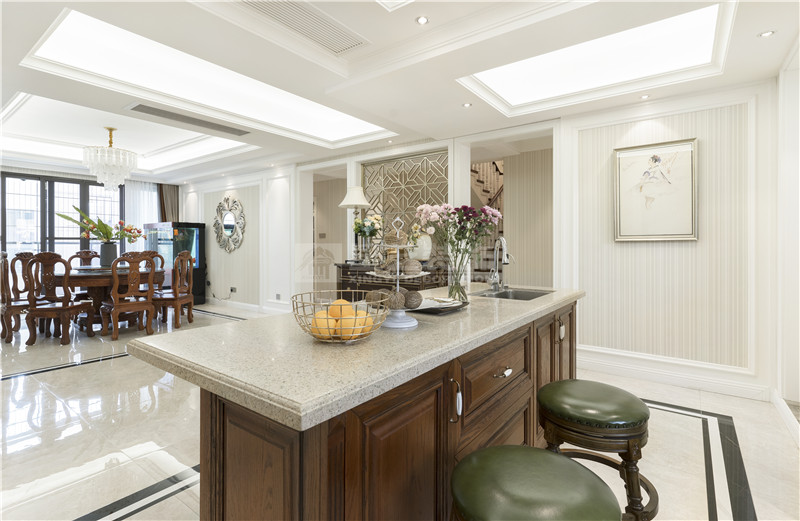 翡翠時(shí)光240平復(fù)式中導(dǎo)臺裝修實(shí)景圖