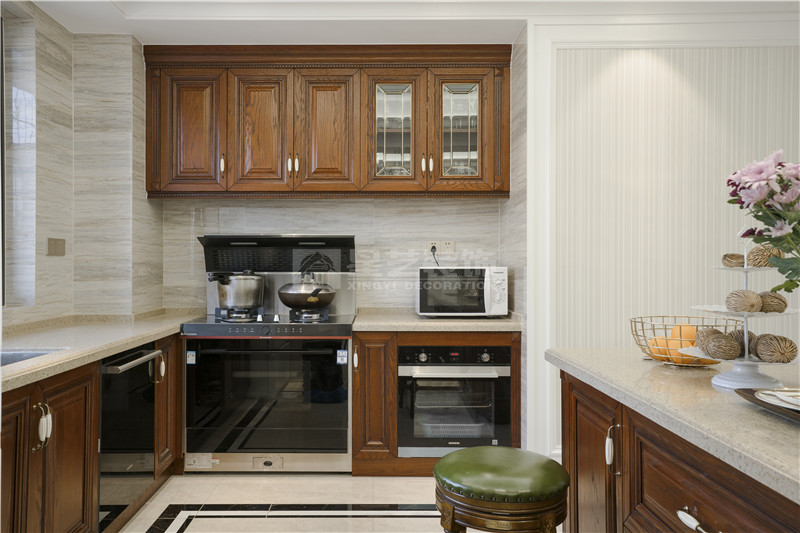 翡翠時(shí)光240平復(fù)式廚房裝修實(shí)景圖