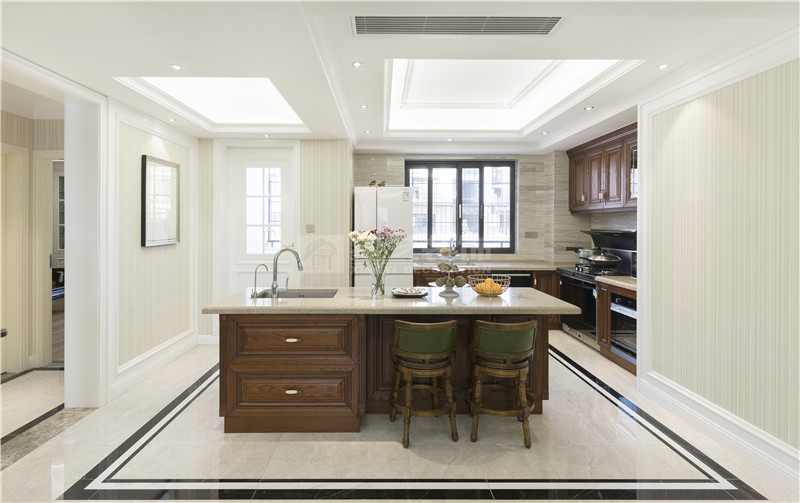 翡翠時(shí)光240平復(fù)式中導(dǎo)臺裝修實(shí)景圖