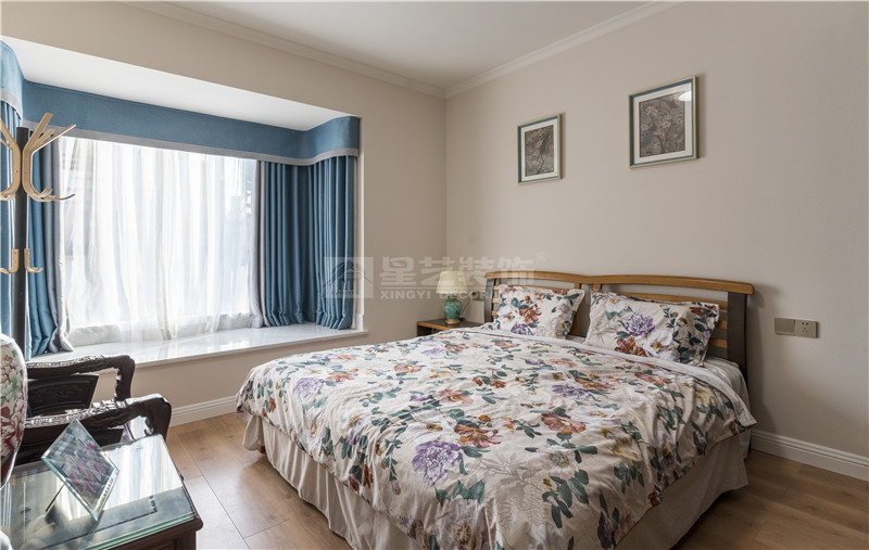 翡翠時(shí)光240平復(fù)式臥室裝修實(shí)景圖