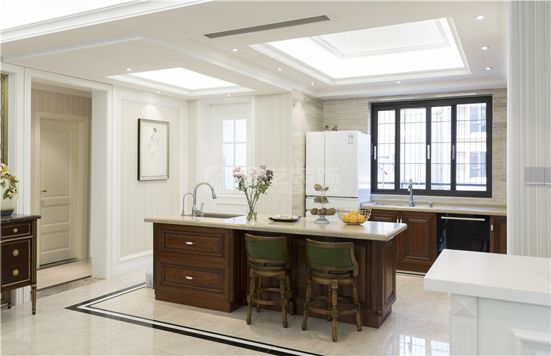 翡翠時(shí)光240平復(fù)式中導(dǎo)臺裝修實(shí)景圖