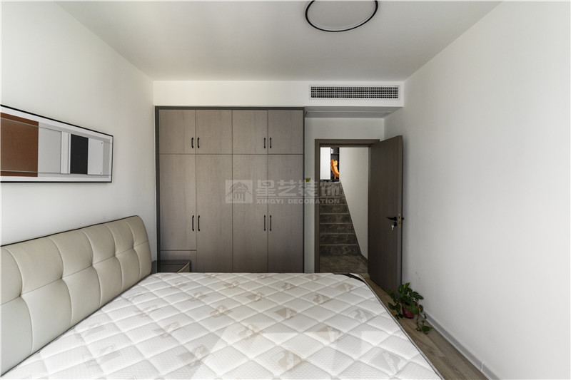 江灣山語城140平臥室裝修實(shí)景圖