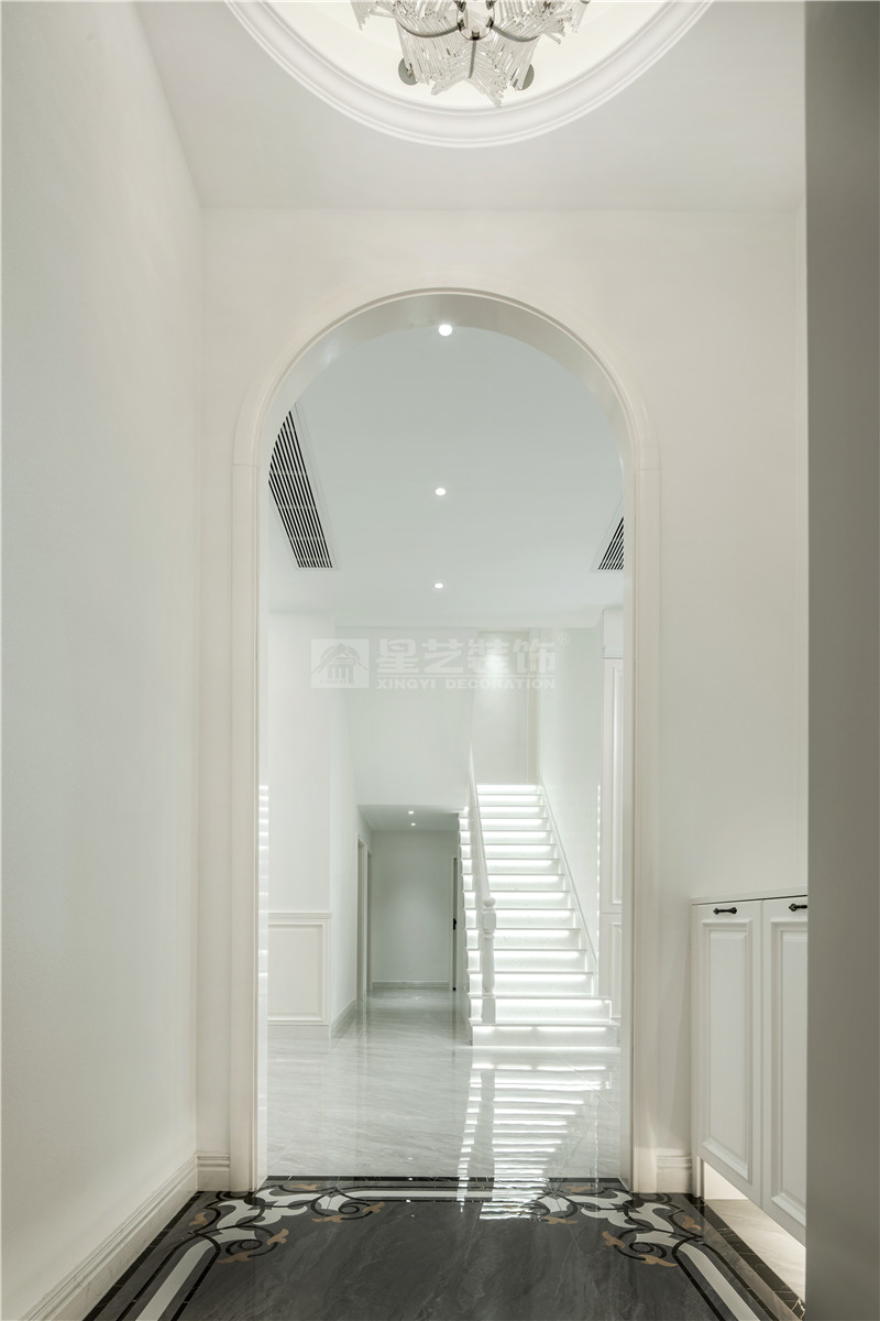 云景山語城186平復(fù)式入戶裝修實景圖