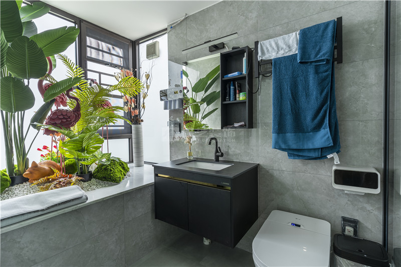 唐樾青山135平衛(wèi)生間裝修實景圖