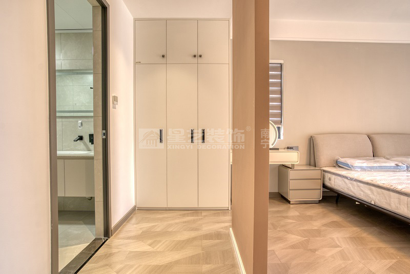 華潤西園149平現(xiàn)代風格衣帽間裝修實景