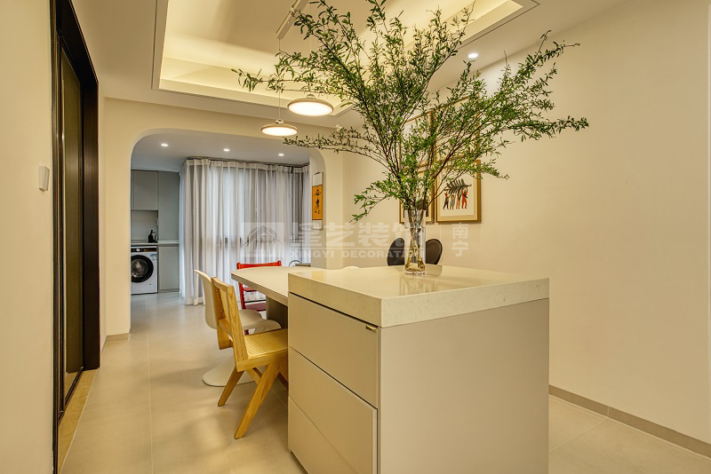 綠地中央廣場125平現(xiàn)代風(fēng)格餐廳實景