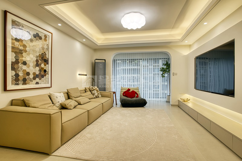 綠地中央廣場125平現(xiàn)代風(fēng)格客廳實景