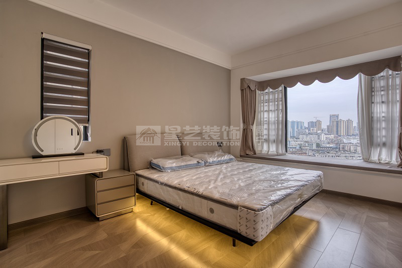 華潤西園149平現(xiàn)代風格主臥裝修實景