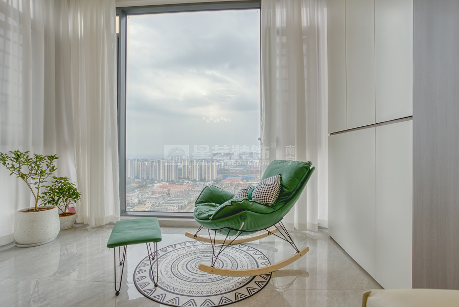 五象湖壹號(hào)110平陽(yáng)臺(tái)裝修實(shí)景