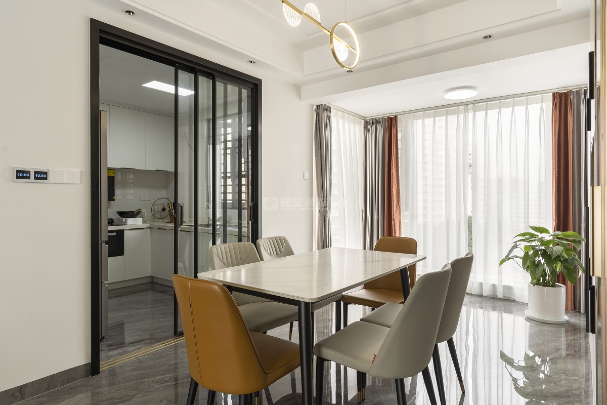 唐樾青山143平現(xiàn)代簡約餐廳裝修實(shí)景