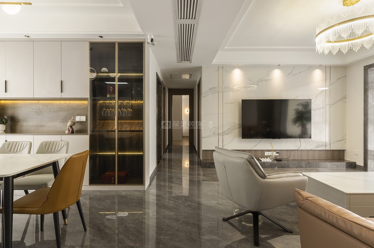 唐樾青山143平現(xiàn)代簡約客廳裝修實(shí)景