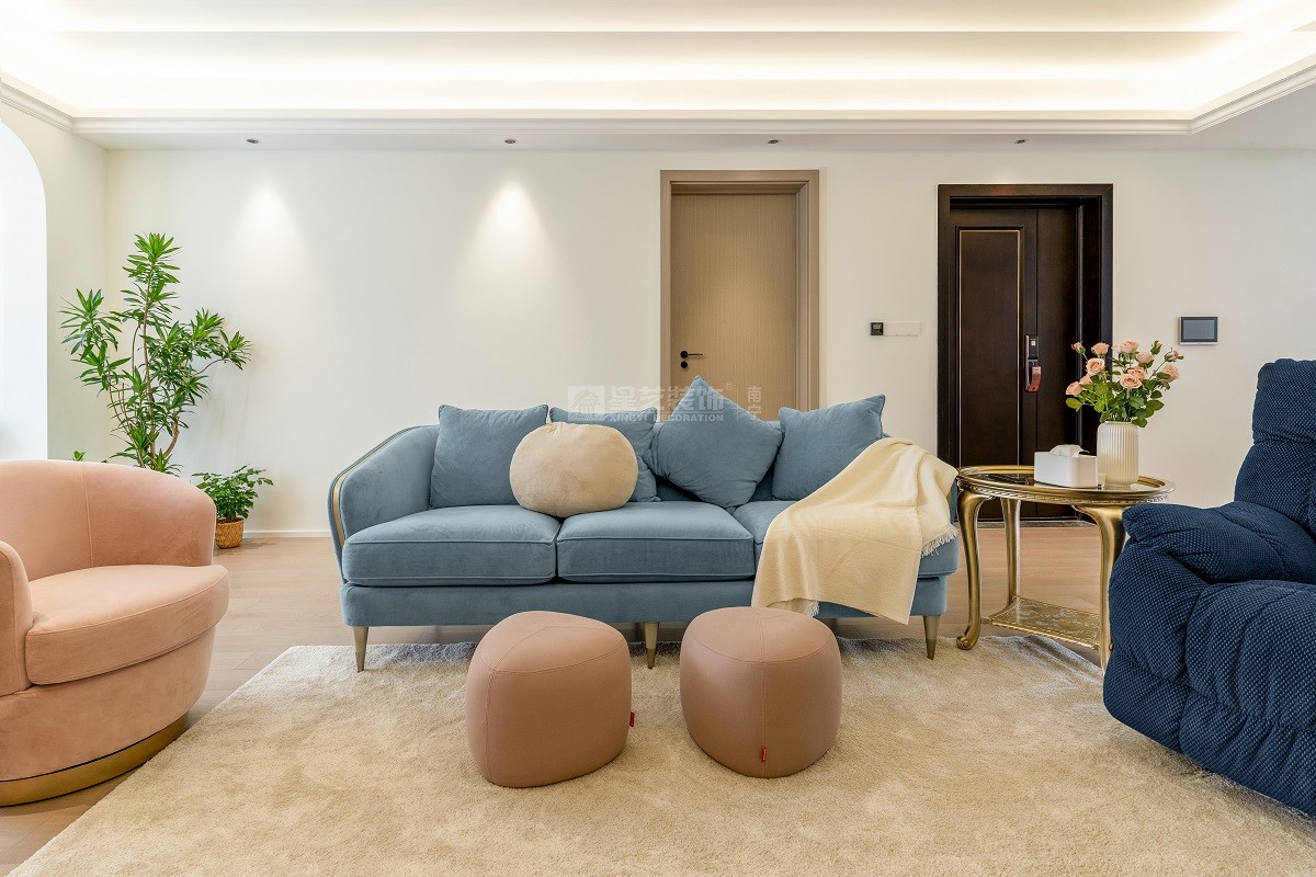 大唐臻觀170平現(xiàn)代混搭客廳實景