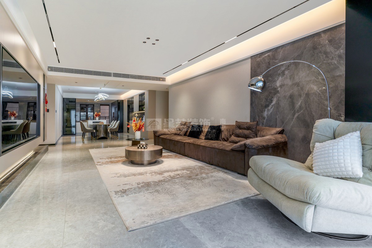 萬科云望223平現(xiàn)代極簡客廳實景裝修