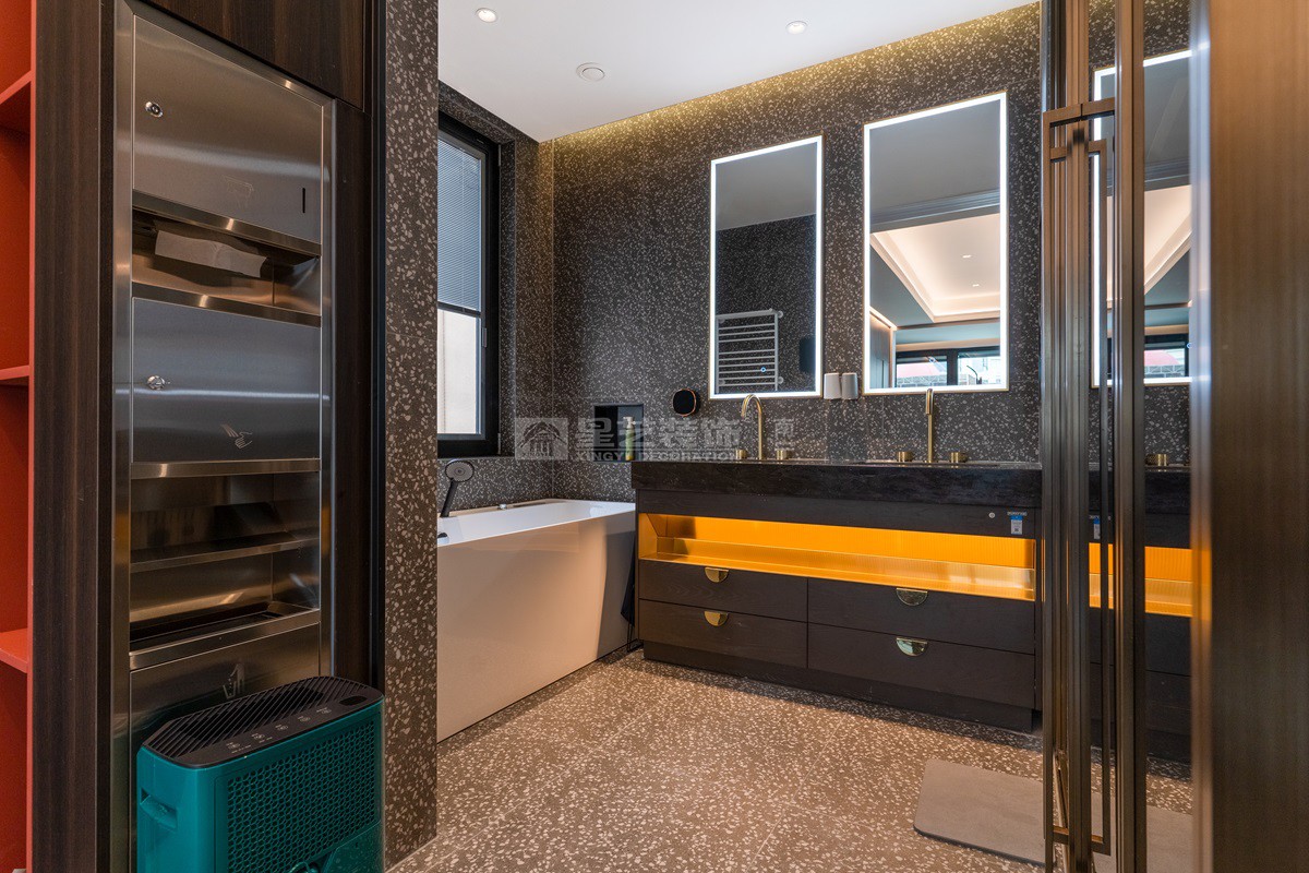 保利山漸青800平現(xiàn)代輕奢衛(wèi)生間裝修實景