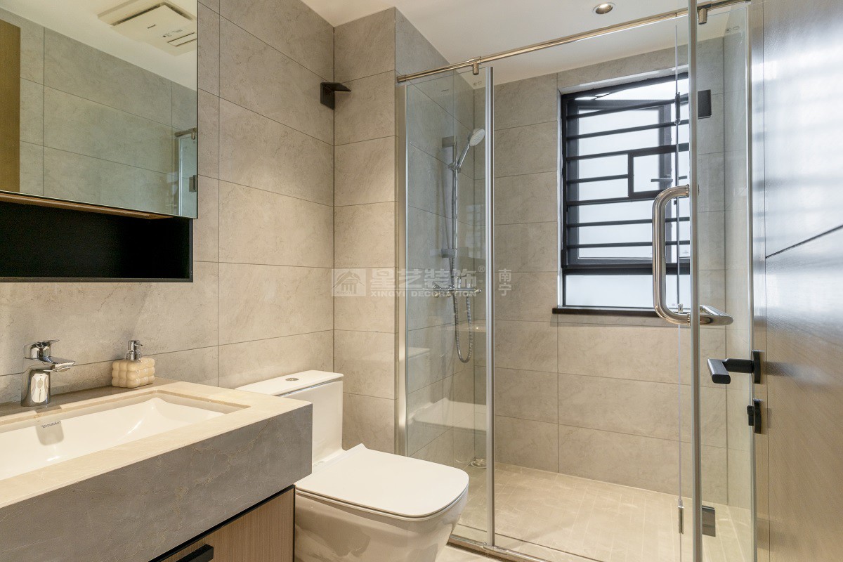 萬科云望223平現(xiàn)代極簡衛(wèi)生間實景裝修