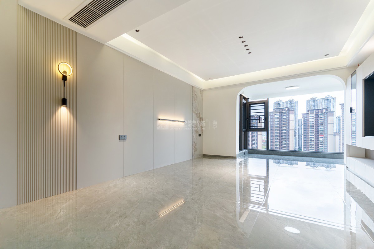 建發(fā)央璽129平現(xiàn)代奶油風(fēng)客廳裝修實景