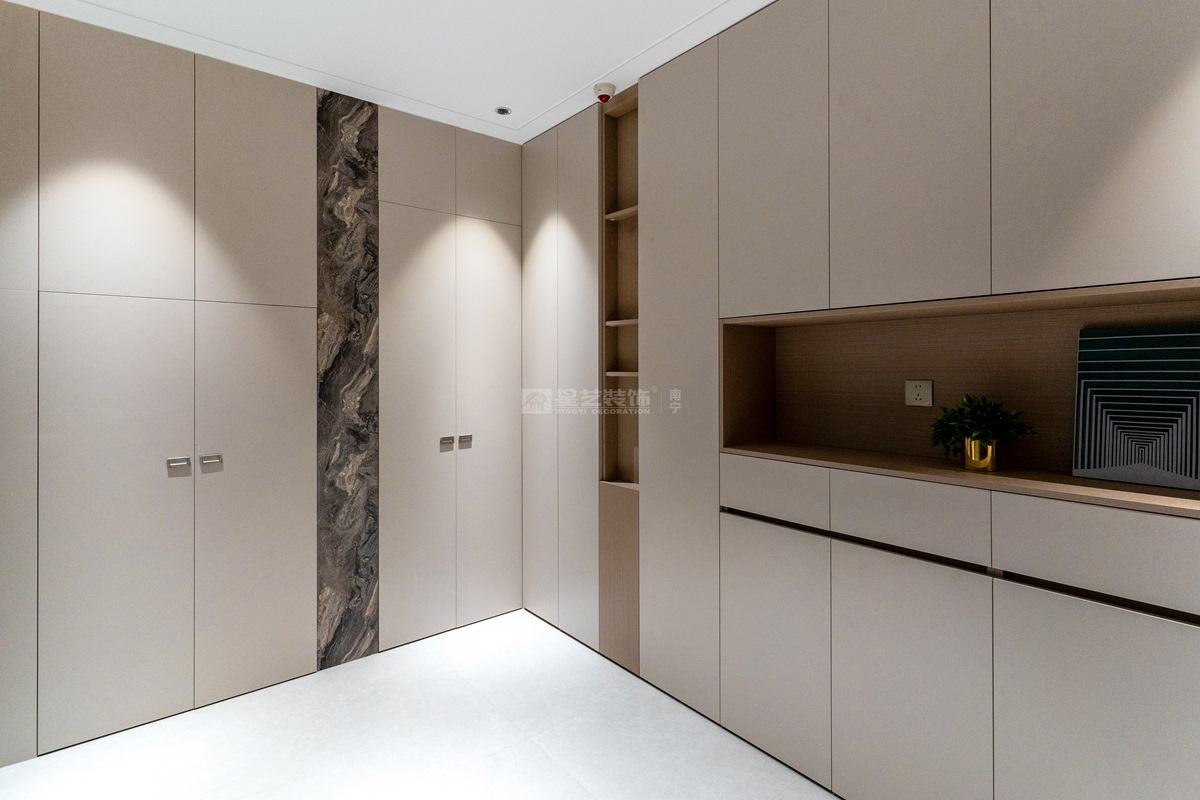 盛邦濱江府200平現(xiàn)代極簡入戶玄關裝修實景