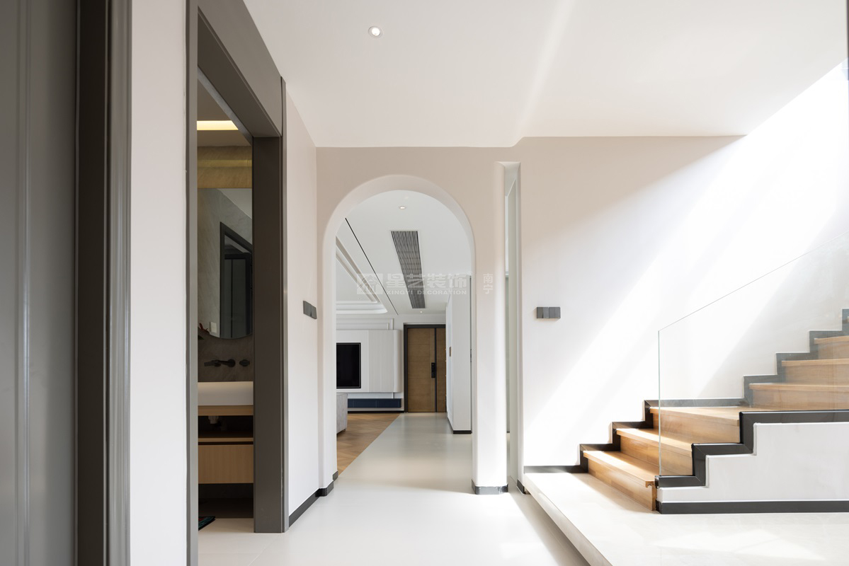 江山璟原270平現(xiàn)代奶油風(fēng)格樓梯裝修實(shí)景