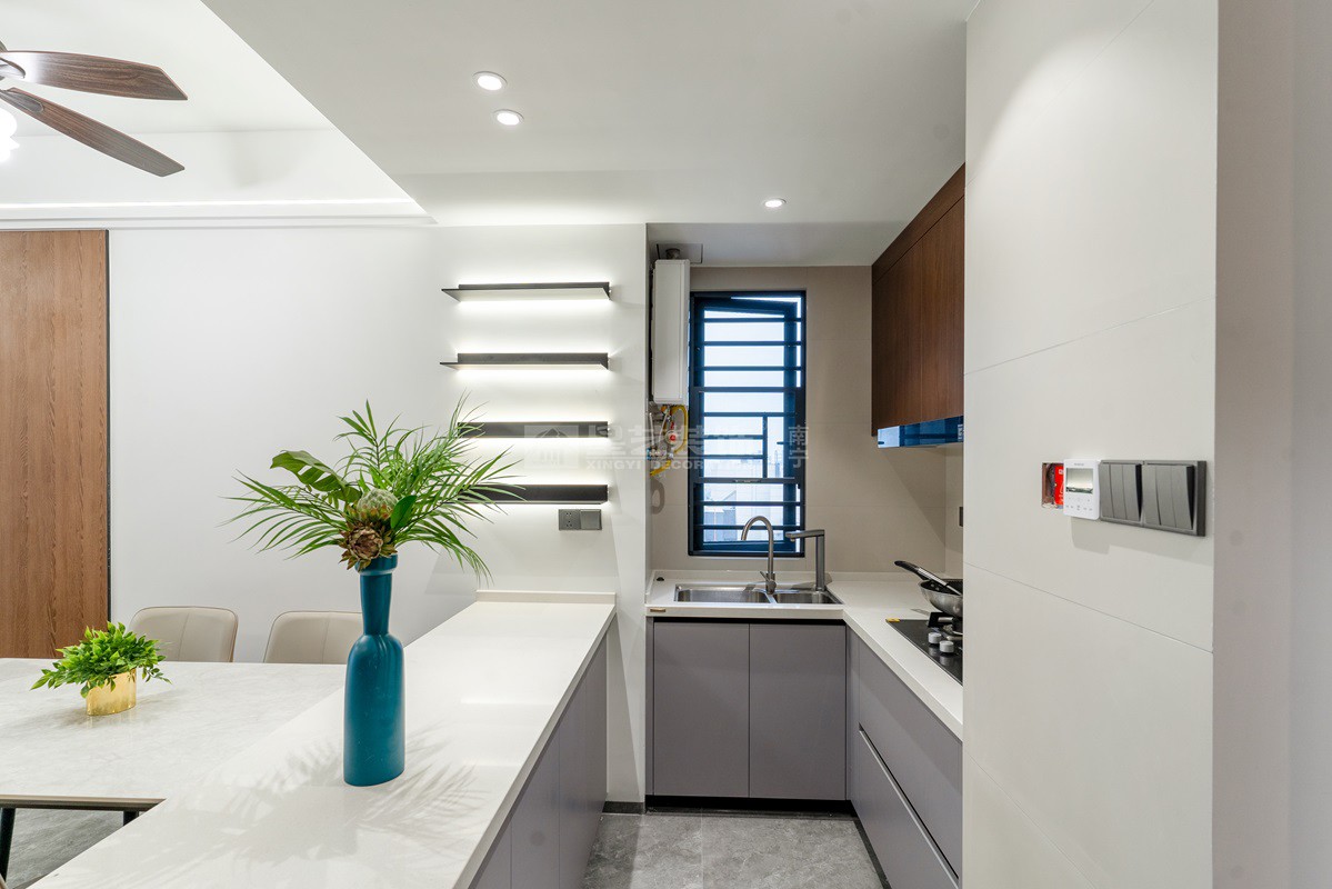 江南中心100平現(xiàn)代簡約廚房裝修實(shí)景