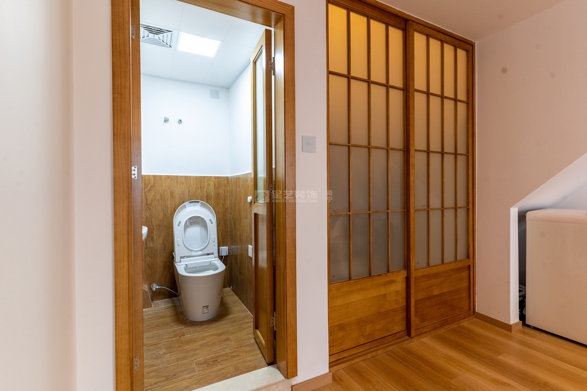 綠地中央廣場(chǎng)40平衛(wèi)生間裝修實(shí)景