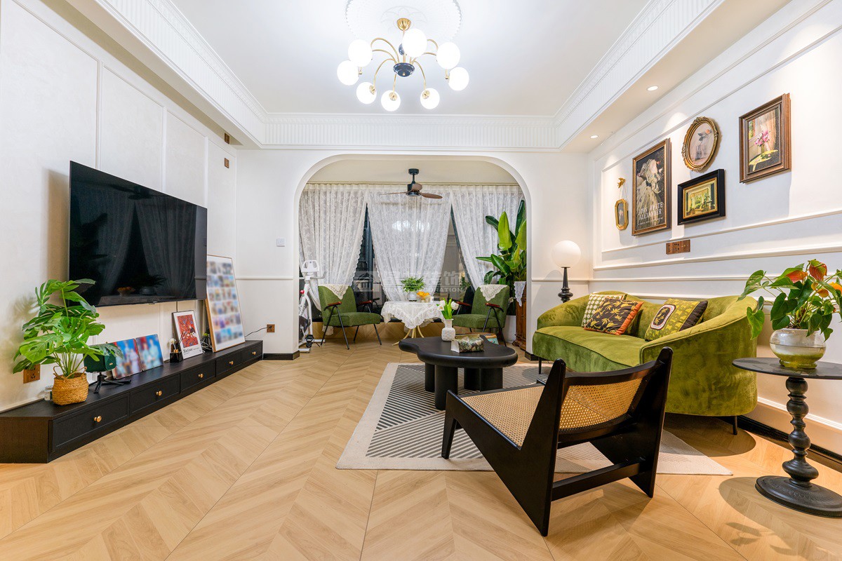 彰泰濱江學(xué)府118平輕法式客廳裝修實景