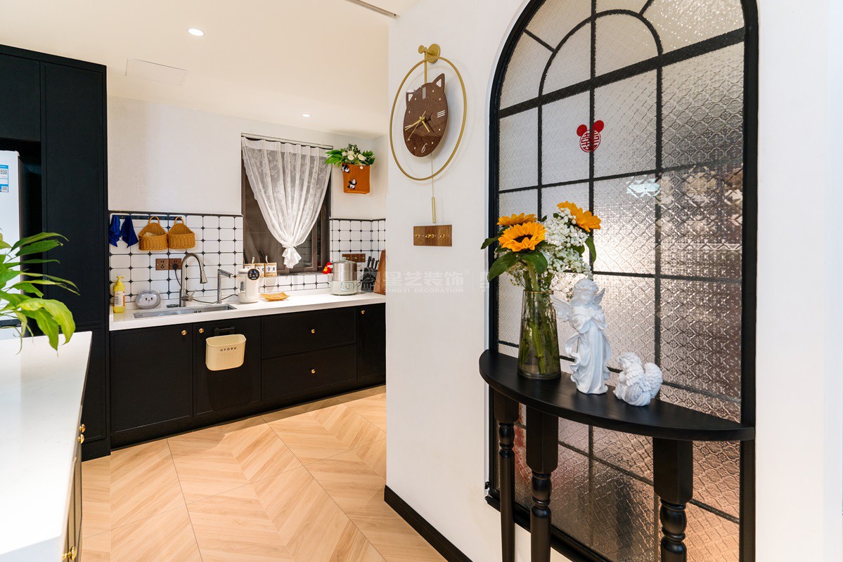 彰泰濱江學(xué)府118平輕法式廚房裝修實景