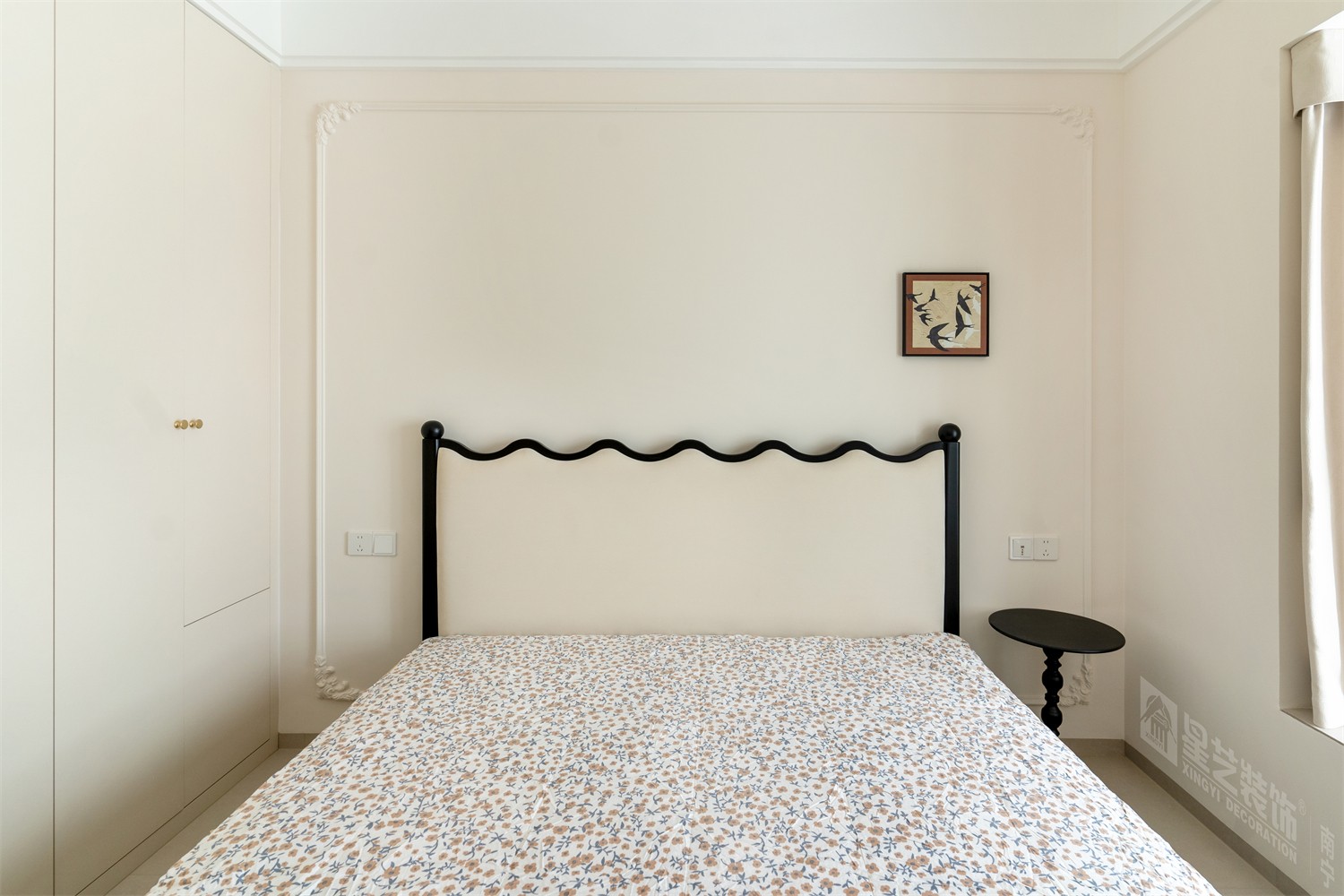 華潤西園悅府118平法式臥室裝修完工實(shí)景圖