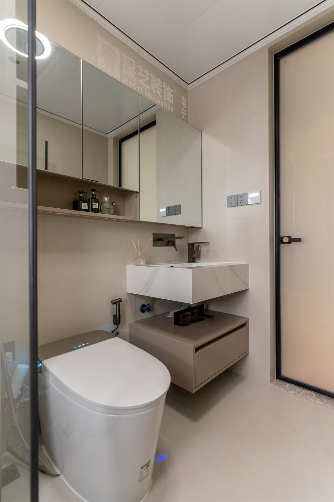 華潤西園悅府118平現(xiàn)代簡約衛(wèi)生間裝修完工實景圖