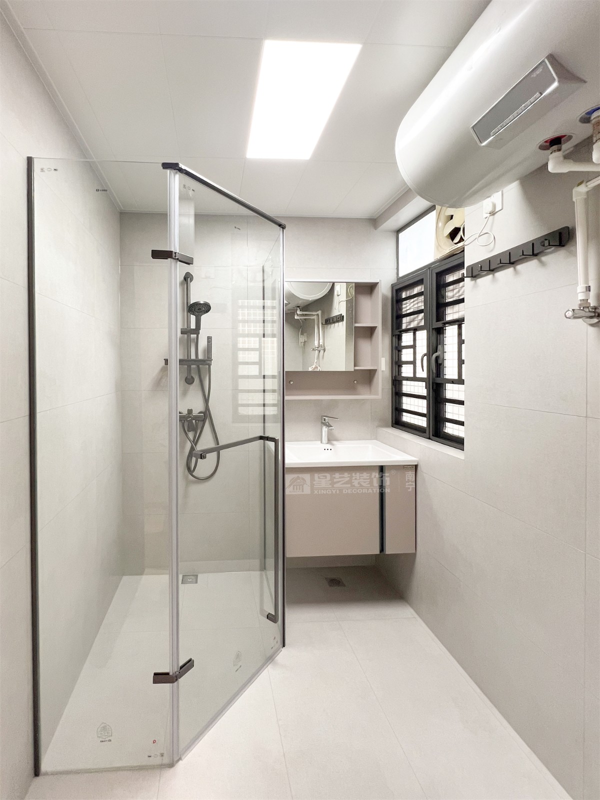 榮和中央公園110平現(xiàn)代簡約風(fēng)衛(wèi)生間裝修完工實(shí)景圖