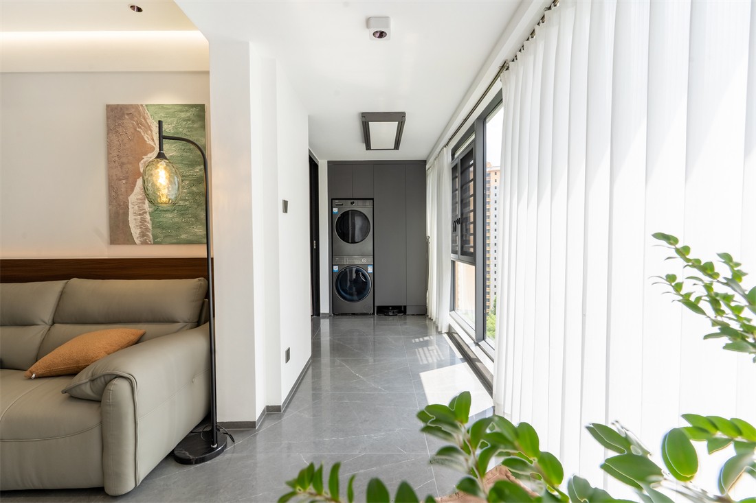 建發(fā)央著140平現(xiàn)代風(fēng)格陽臺(tái)裝修完工實(shí)景