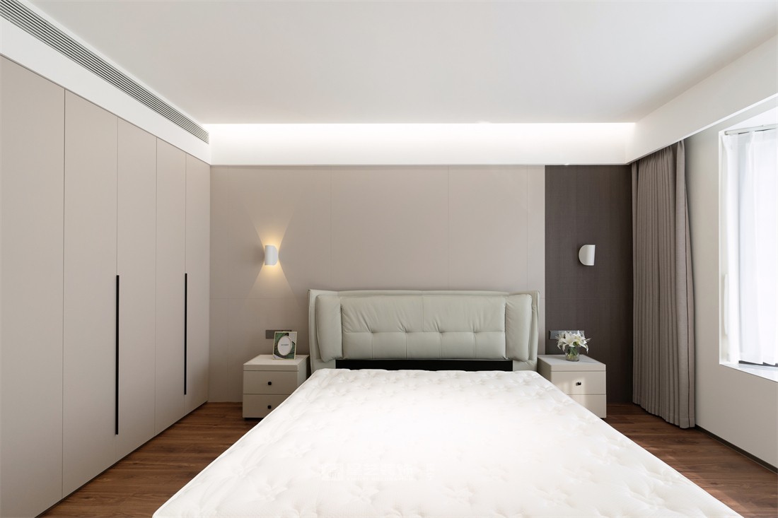 大唐臻觀196平現(xiàn)代簡約臥室裝修完工實景