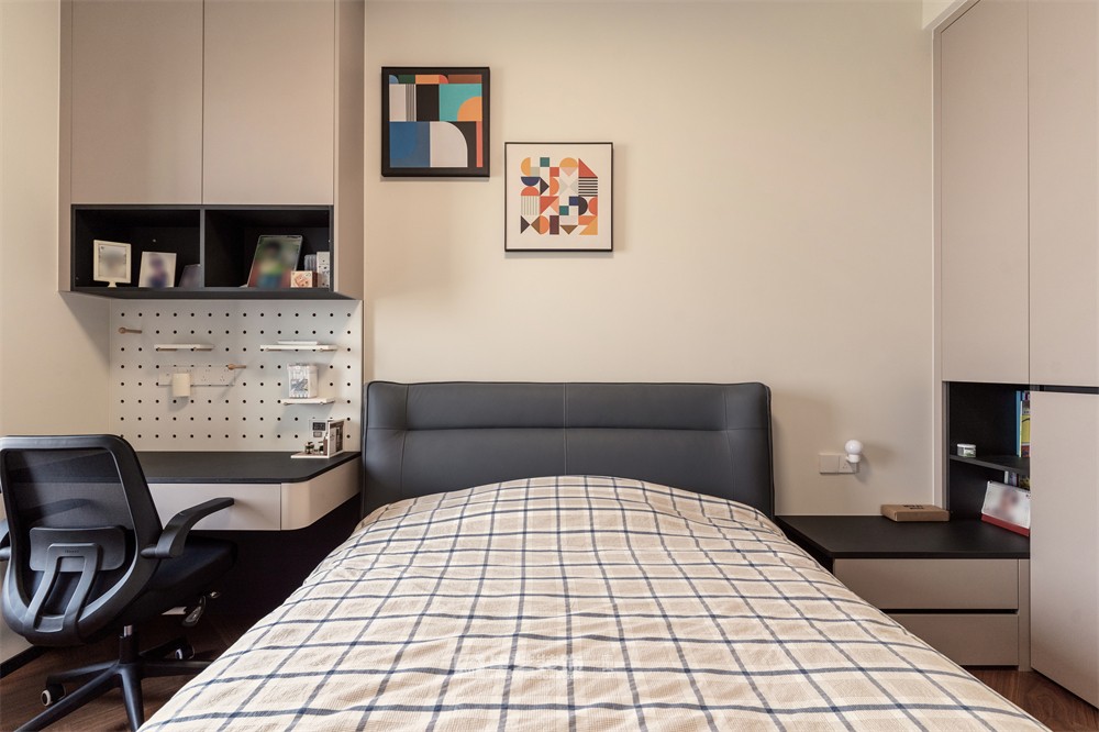 上水灣200平現(xiàn)代原木風(fēng)臥室裝修完工實(shí)景圖