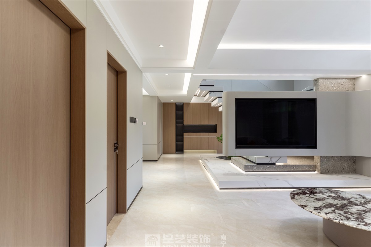 德澤苑220平現(xiàn)代簡約客廳裝修完工實景圖