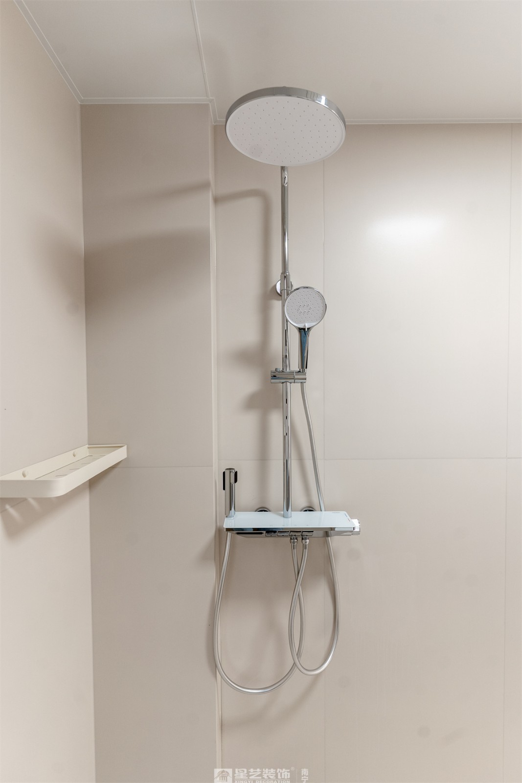 冠江墅169平現(xiàn)代極簡衛(wèi)生間完工裝修實(shí)景圖