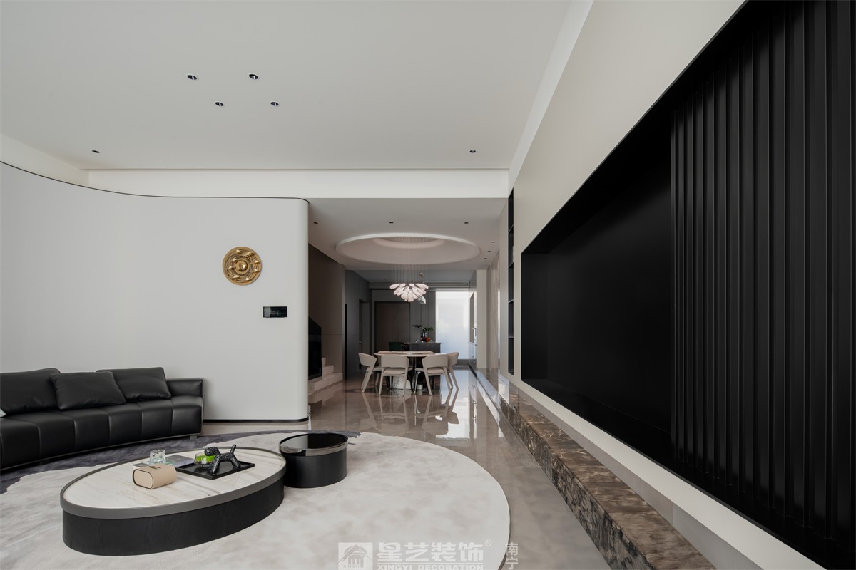 中海央墅500平現(xiàn)代極簡客廳裝修完工實景圖