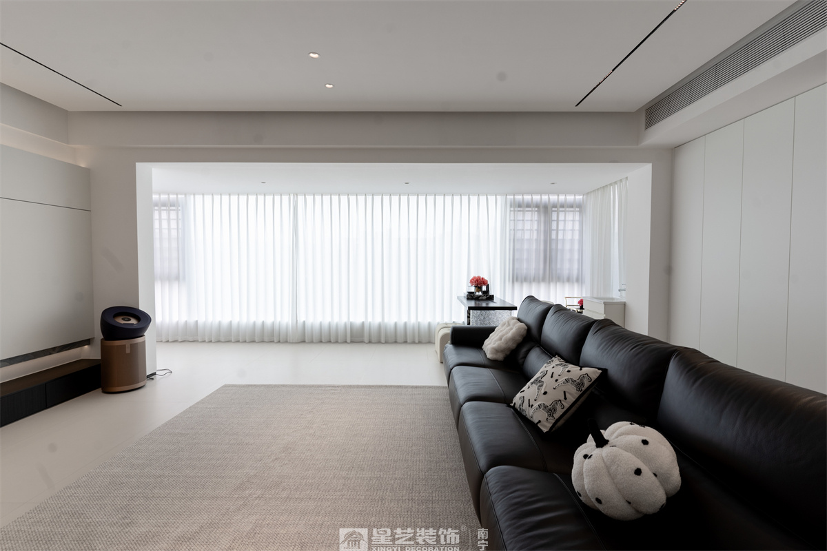 冠江墅169平現(xiàn)代極簡客廳完工裝修實(shí)景圖