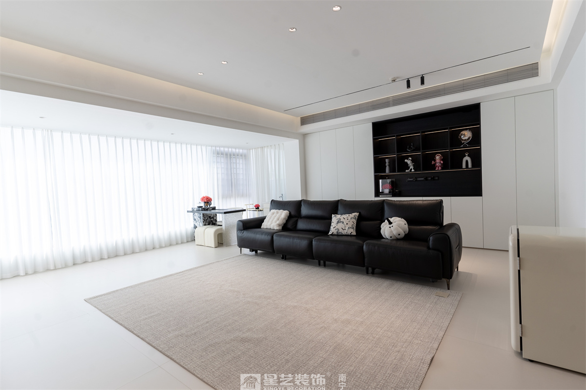 冠江墅169平現(xiàn)代極簡客廳完工裝修實(shí)景圖