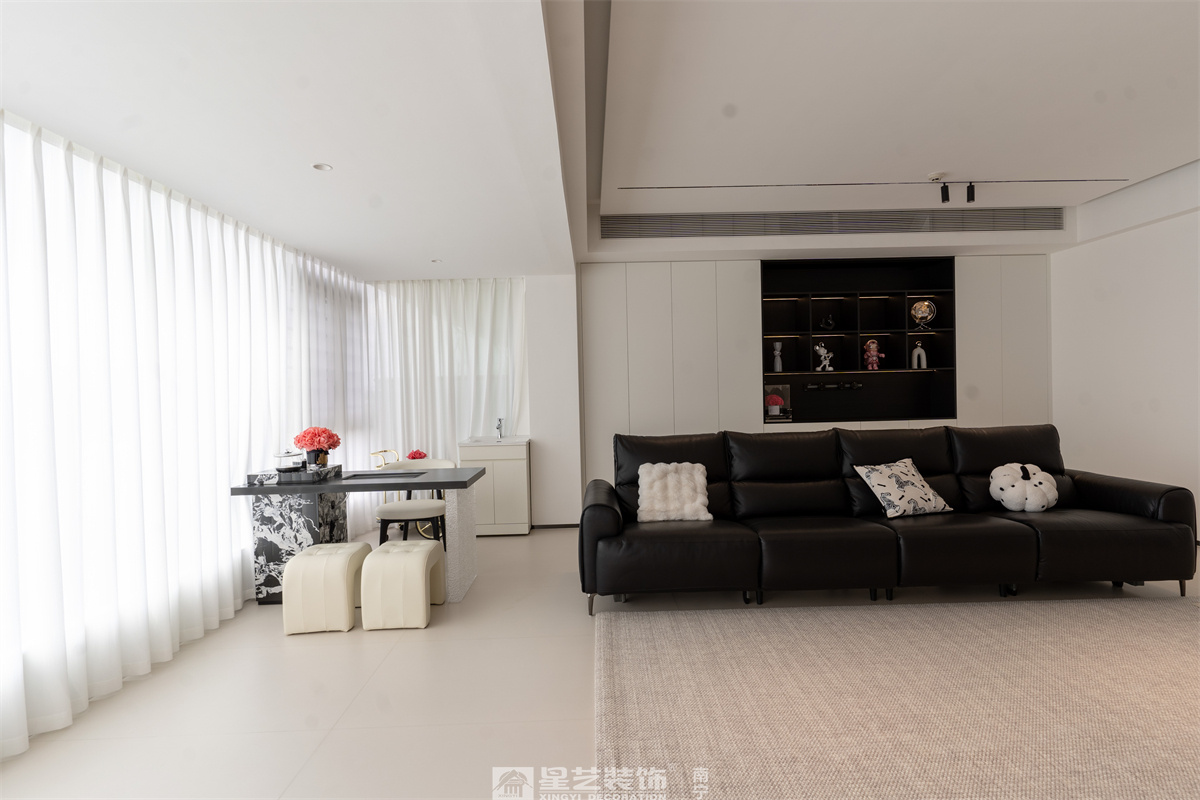 冠江墅169平現(xiàn)代極簡客廳完工裝修實(shí)景圖