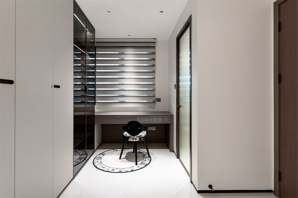 華潤西園潤府143平意式輕奢衣帽間裝修完工實景圖