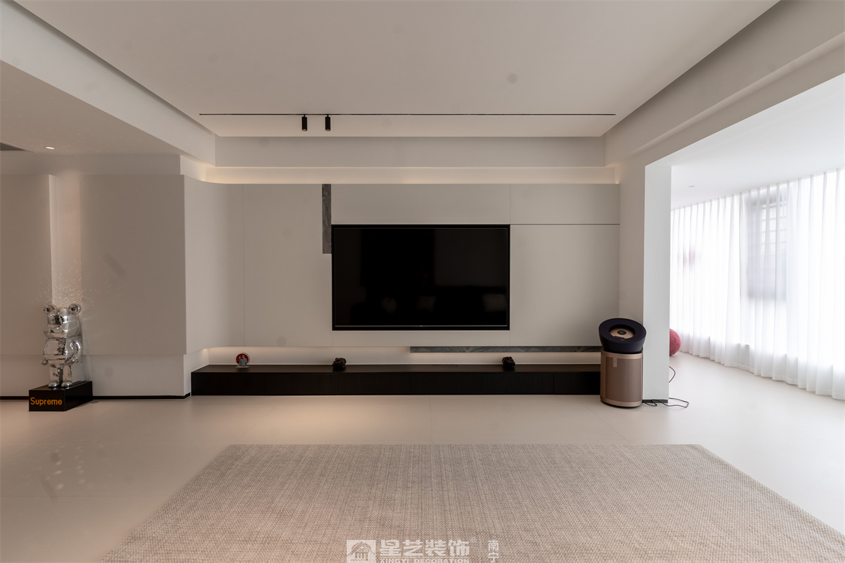 冠江墅169平現(xiàn)代極簡客廳完工裝修實(shí)景圖