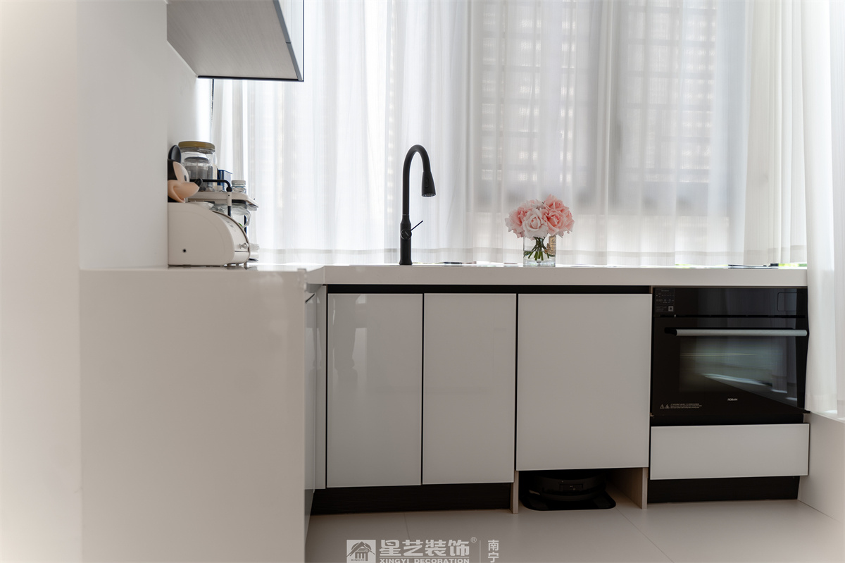 冠江墅169平現(xiàn)代極簡廚房完工裝修實(shí)景圖