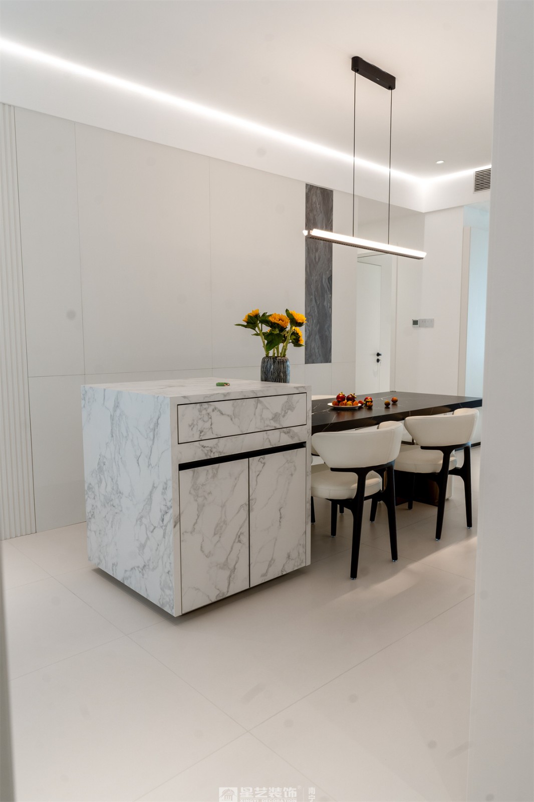 冠江墅169平現(xiàn)代極簡餐廳完工裝修實(shí)景圖