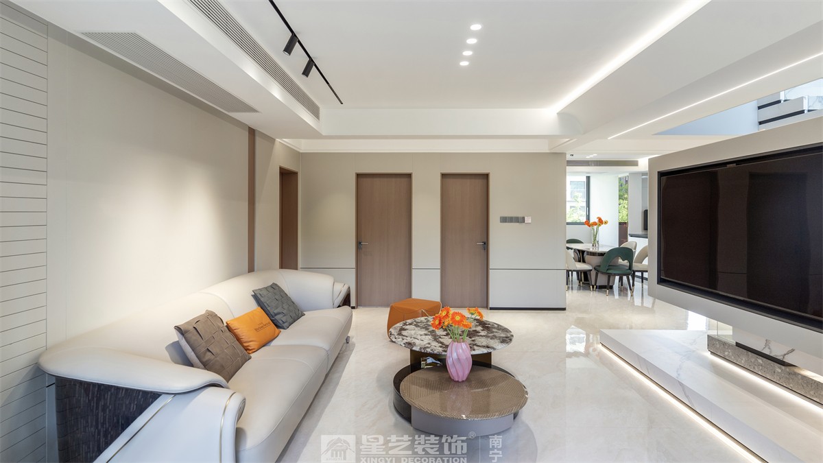 德澤苑220平現(xiàn)代簡約客廳裝修完工實景圖