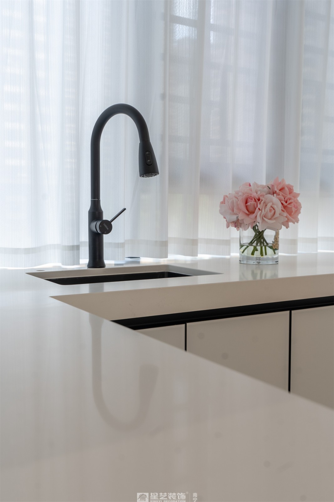 冠江墅169平現(xiàn)代極簡廚房完工裝修實(shí)景圖