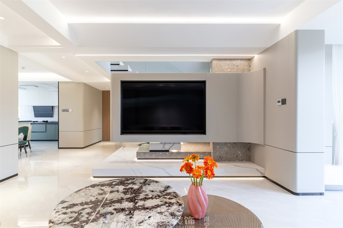 德澤苑220平現(xiàn)代簡約客廳裝修完工實景圖