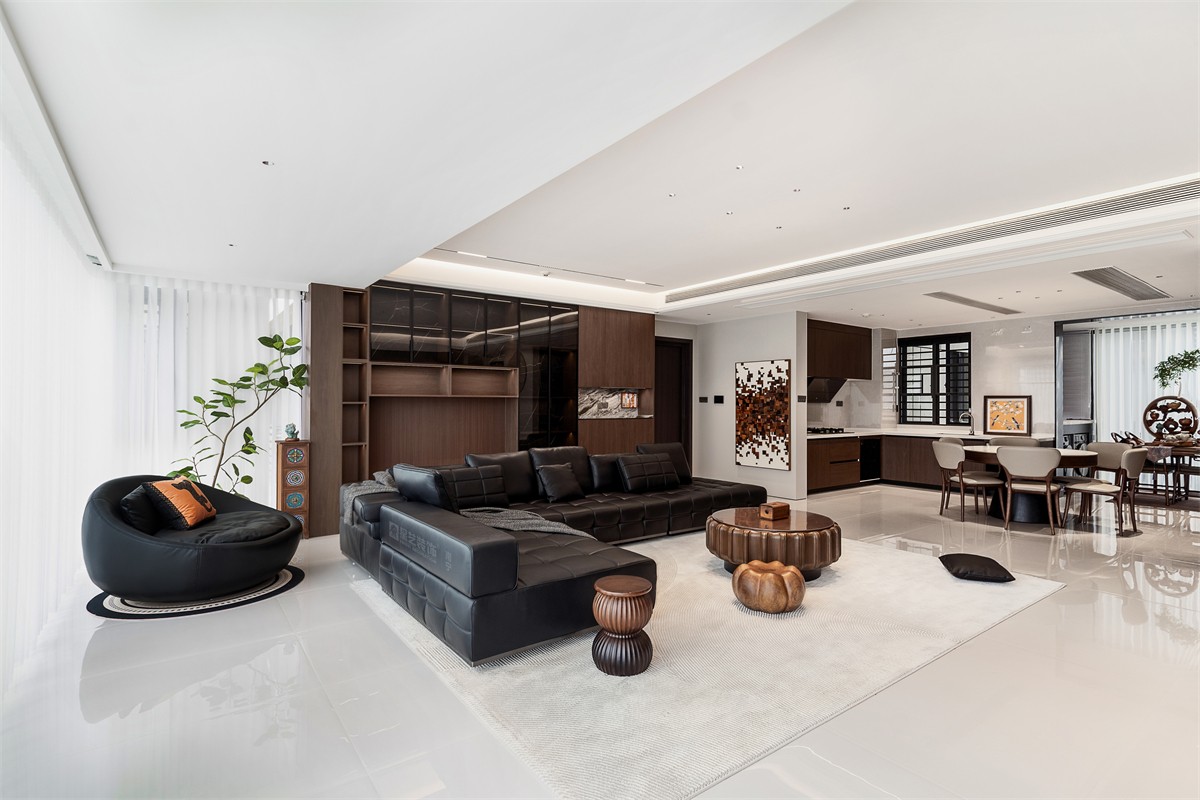 華潤西園潤府143平意式輕奢客廳裝修完工實景圖