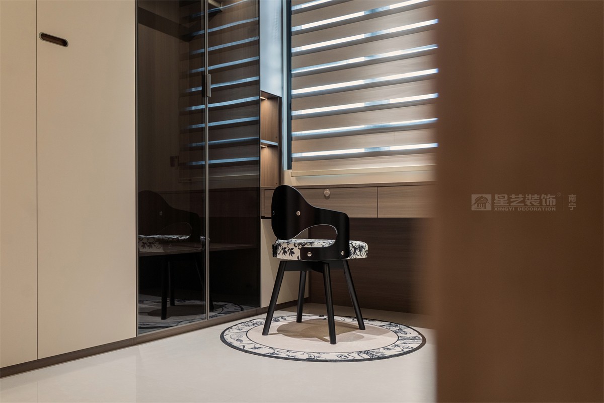 華潤西園潤府143平意式輕奢衣帽間裝修完工實景圖