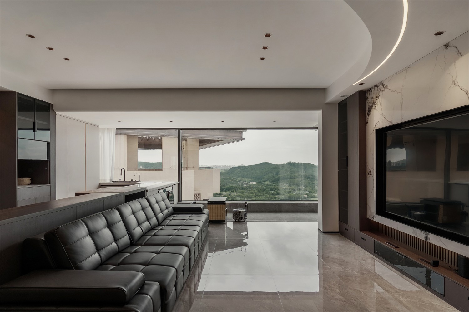 華發(fā)國賓壹號140平現(xiàn)代輕奢客廳裝修完工實景圖