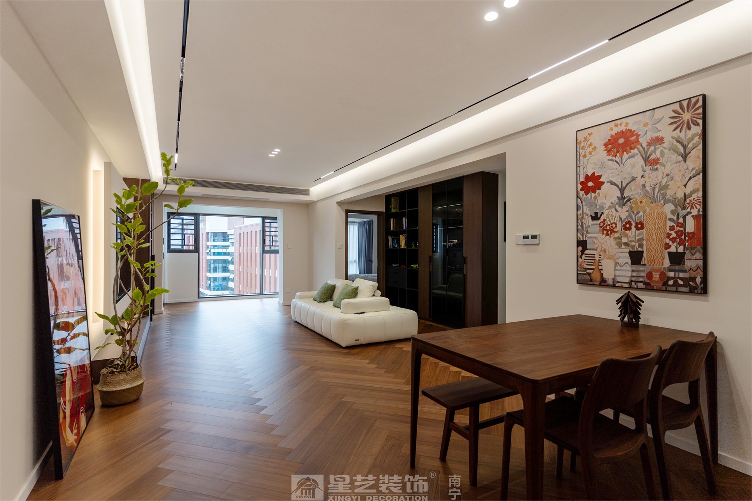 二中新民小區(qū)意式輕奢客廳裝修完工實(shí)景圖